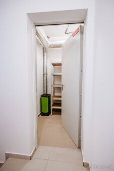 Ponúkame na prenájom 2 izbový byt s loggiou, garážovým státí
