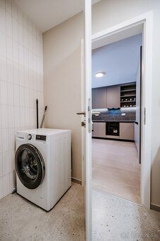 Ponúkame na prenájom 2 izbový byt s loggiou, garážovým státí
