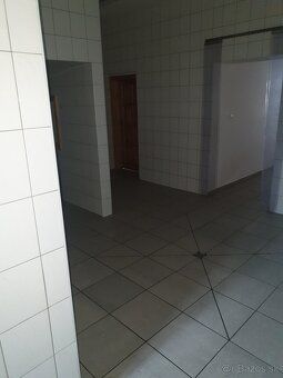 Ponúkame na prenájom reštauráciu s kuchyňou. Reštaurácia sa 
