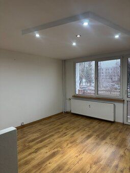 Rozloha: 96,5 m² (komfort rodinného domu) Poschodie: 1/8 Pre