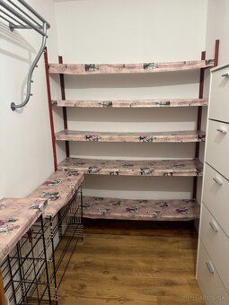 Rozloha: 96,5 m² (komfort rodinného domu) Poschodie: 1/8 Pre