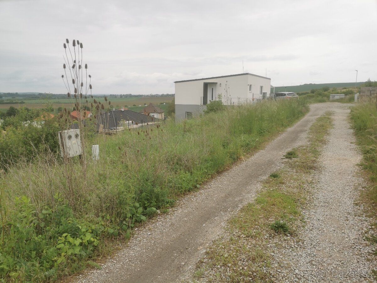 Stavebný pozemok v malých bieliciach.. 553m2 69e/m2 Dohoda m