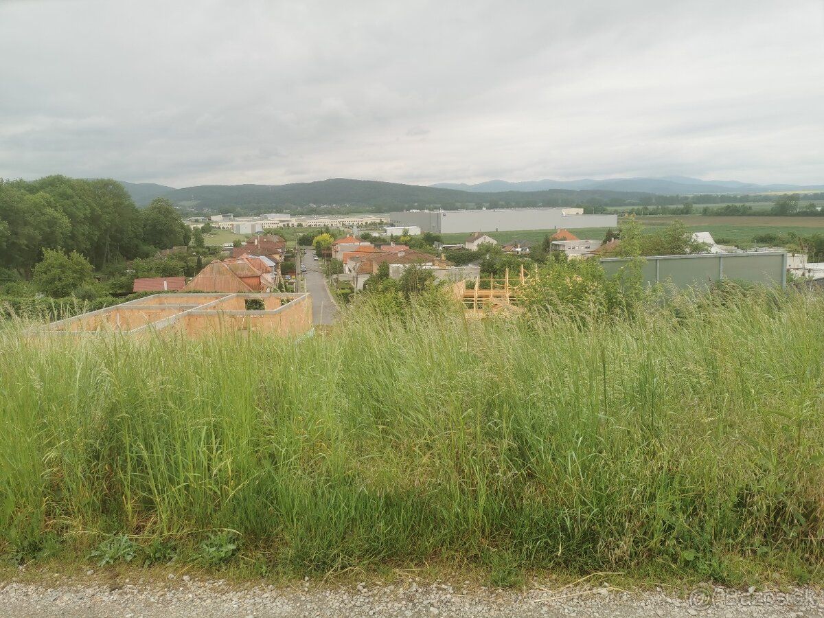 Stavebný pozemok v malých bieliciach.. 553m2 69e/m2 Dohoda m