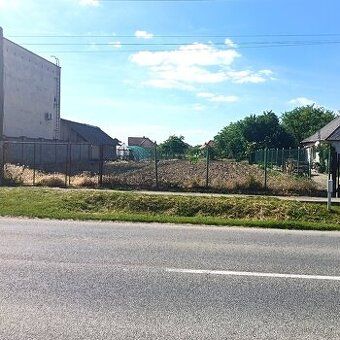 Ponúkame na predaj stavebný pozemok s celkovou výmerou 1367 