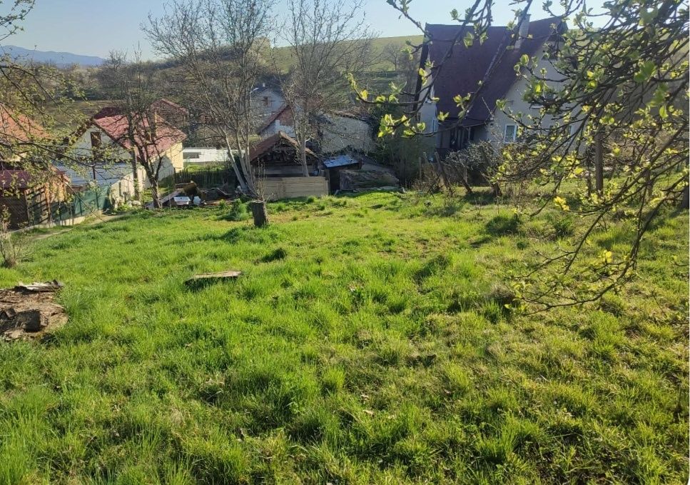 Ponúkam na predaj pozemok v obci Opatovce nad Nitrou. Pozemo
