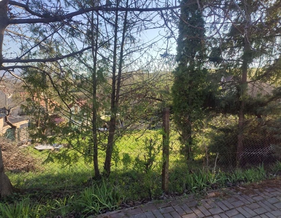 Ponúkam na predaj pozemok v obci Opatovce nad Nitrou. Pozemo