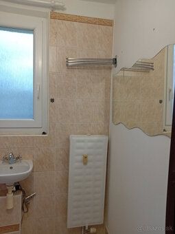 Ponúkame na dlhodobý prenájom nezariadený 3 izbový byt s bal