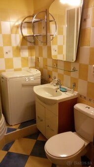 Ponúkame na prenájom zrekonštruovaný 1 izbový byt (31 m2, 7.