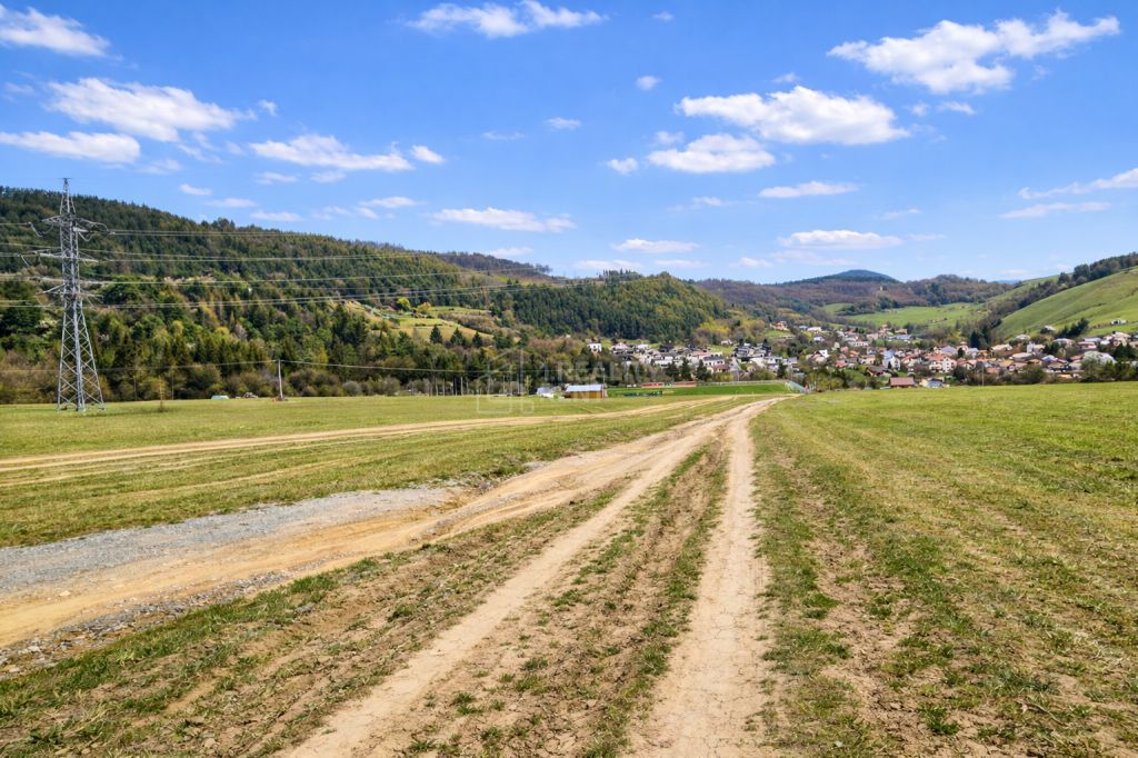 Ponúkame na predaj pozemok vedený ako orná pôda, parcela reg
