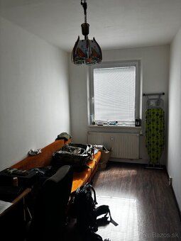 Predám 3 izbový byt v Hanušovciach nad Topľou , byt sa nachá