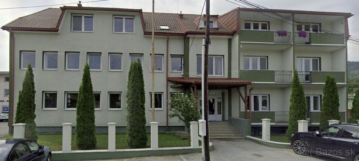 Ponúkame na prenájom kancelársky priestor o výmere 13,5 m² n