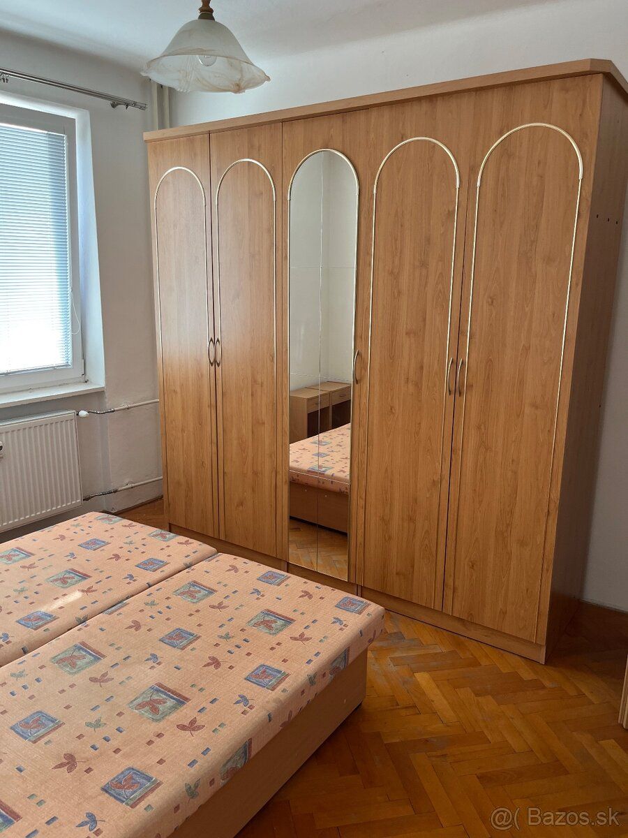 Prenájom troj izbového tehlového bytu s balkónomv Krupine je