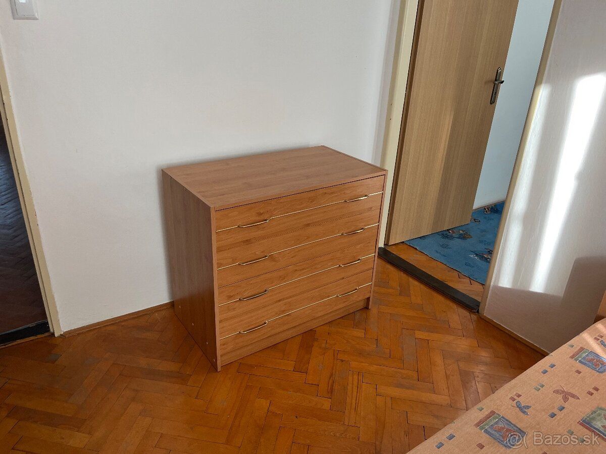 Prenájom troj izbového tehlového bytu s balkónomv Krupine je