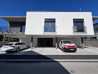 Prenájom moderného 2-izbového bytu s terasou v centre mesta 