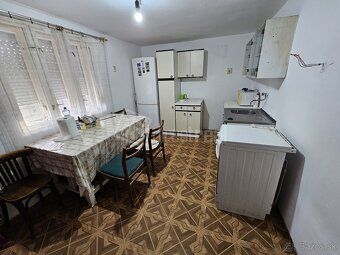 4 - izbový rodinný dom s veľkým pozemkom k možnej výstavbe n