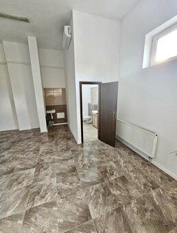 Priestor na prenájom o výmere 51,5 m², priestor sa nachádza 