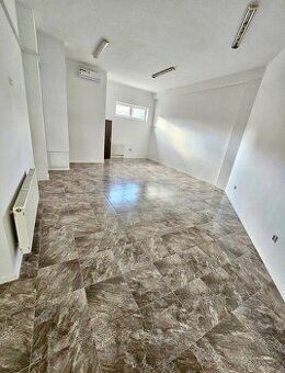 Priestor na prenájom o výmere 51,5 m², priestor sa nachádza 