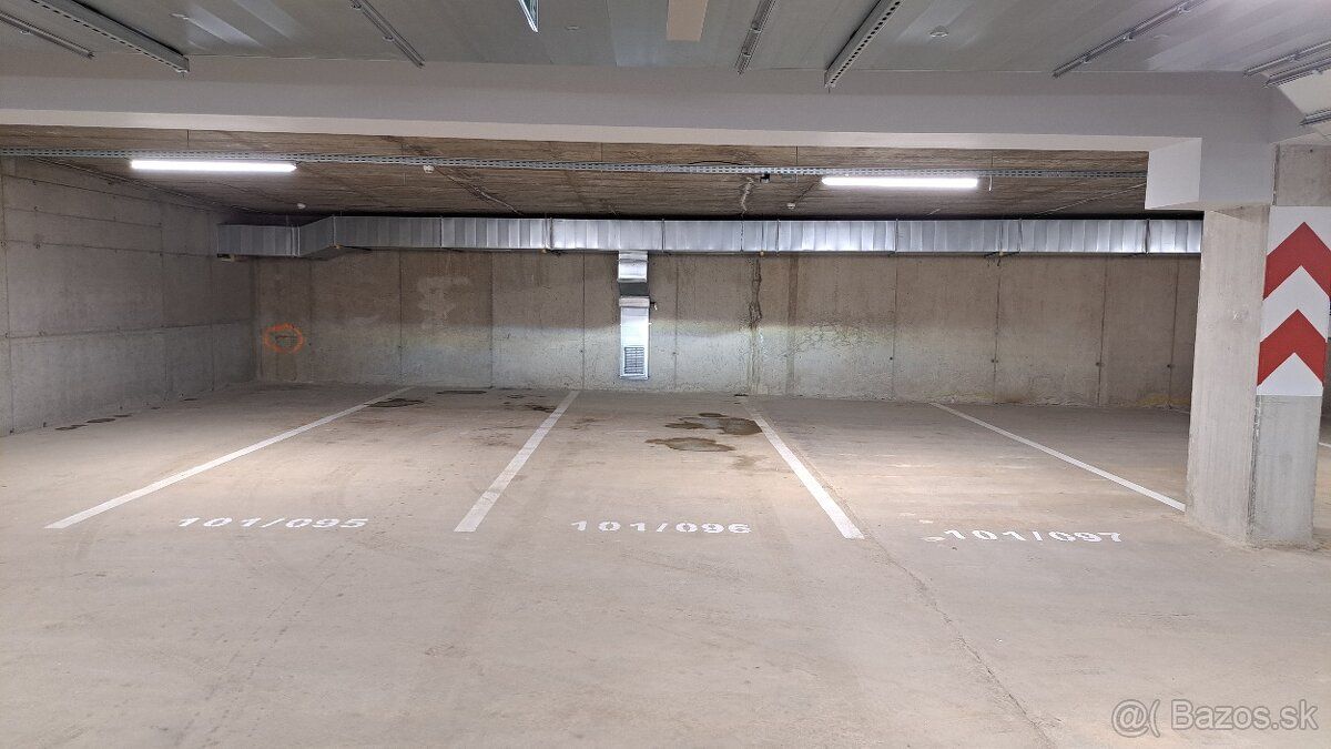Ponúkam na predaj garážové státie v Karpatská residence v ho
