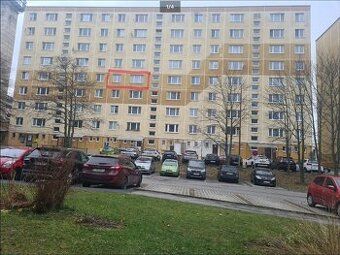 predám pôvodný 3 izbový byt na sídlisku Vinbarg. Nové okna. 