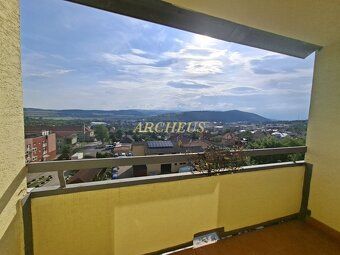 Priestranný 2-izbový byt s 2 loggiami a panoramatickým výhľa