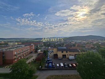 Priestranný 2-izbový byt s 2 loggiami a panoramatickým výhľa