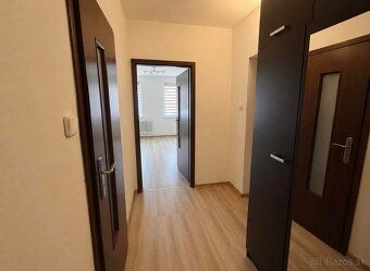 Ponúkam na predaj 3-izbový byt o výmere 64 m² nachádzajúci s