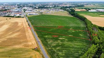 Ponúkam na predaj 1,6 ha investičného pozemku. Ide o veľký u