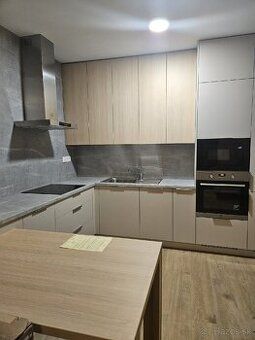 Dám do prenájmu garzónku / Trenčín_Zlatovce. Tel. 0902/25539