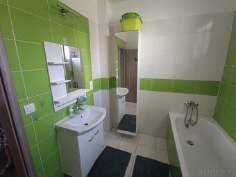Prenájom kompletne zariadeného 3-izbového bytu s balkónom a 