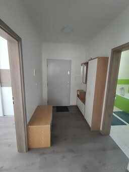 Prenájom kompletne zariadeného 3-izbového bytu s balkónom a 