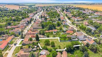 Ponúkame Vám na predaj pozemok neďaleko budmerického kaštieľ