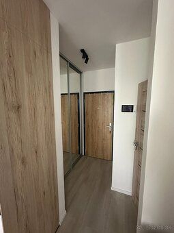 Ponúkam na prenájom štýlový byt apartmánového typu s balkóno