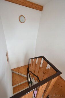 3 izbový rodinný dom s garážou, časťou pozemku a 1/2 podielu