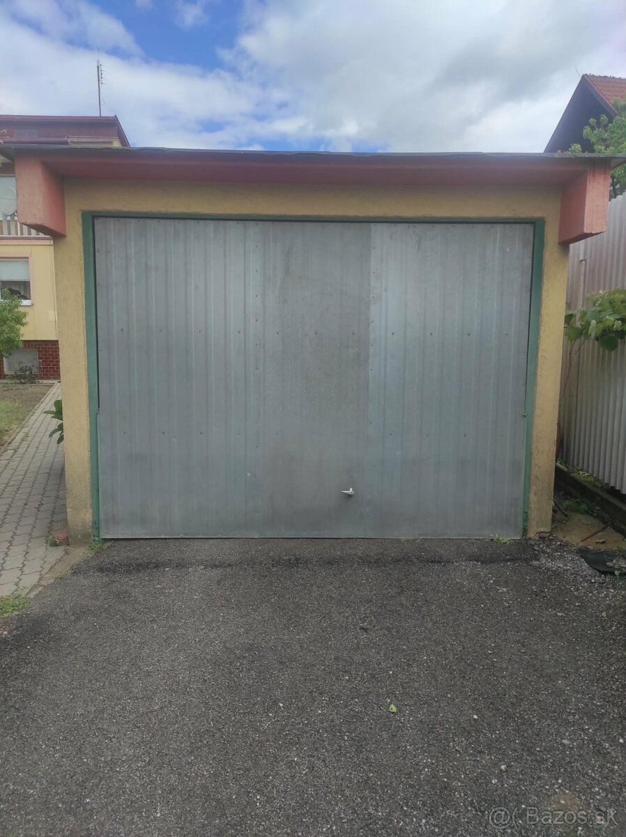 Standartna prefabrikovana garaz, s vonkajsimi rozmermi 3x5,5