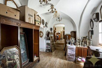 Ponúkame na predaj jedinečnú historickú budovu, bývalý bansk