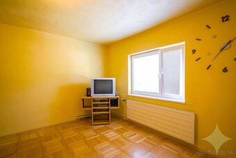 ZÁKLADNÉ ÚDAJE: - zastavaná plocha domu: 226 m2 - veľkosť zá