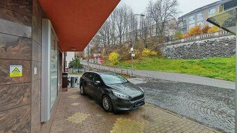 Ponúkame na prenájom reprezentatívne obchodné - kancelárske 