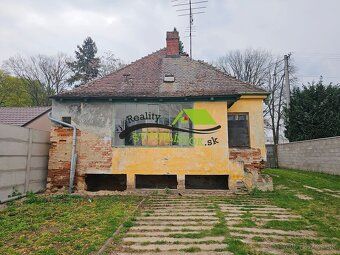 Ponúkame Vám na predaj rodinný dom s veľkým pozemkom v meste