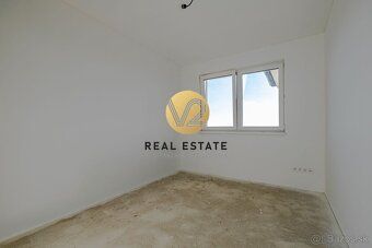 Zuzana Bojdová +421 904 300 202 e-mail:
V2 Real Estate Pripr