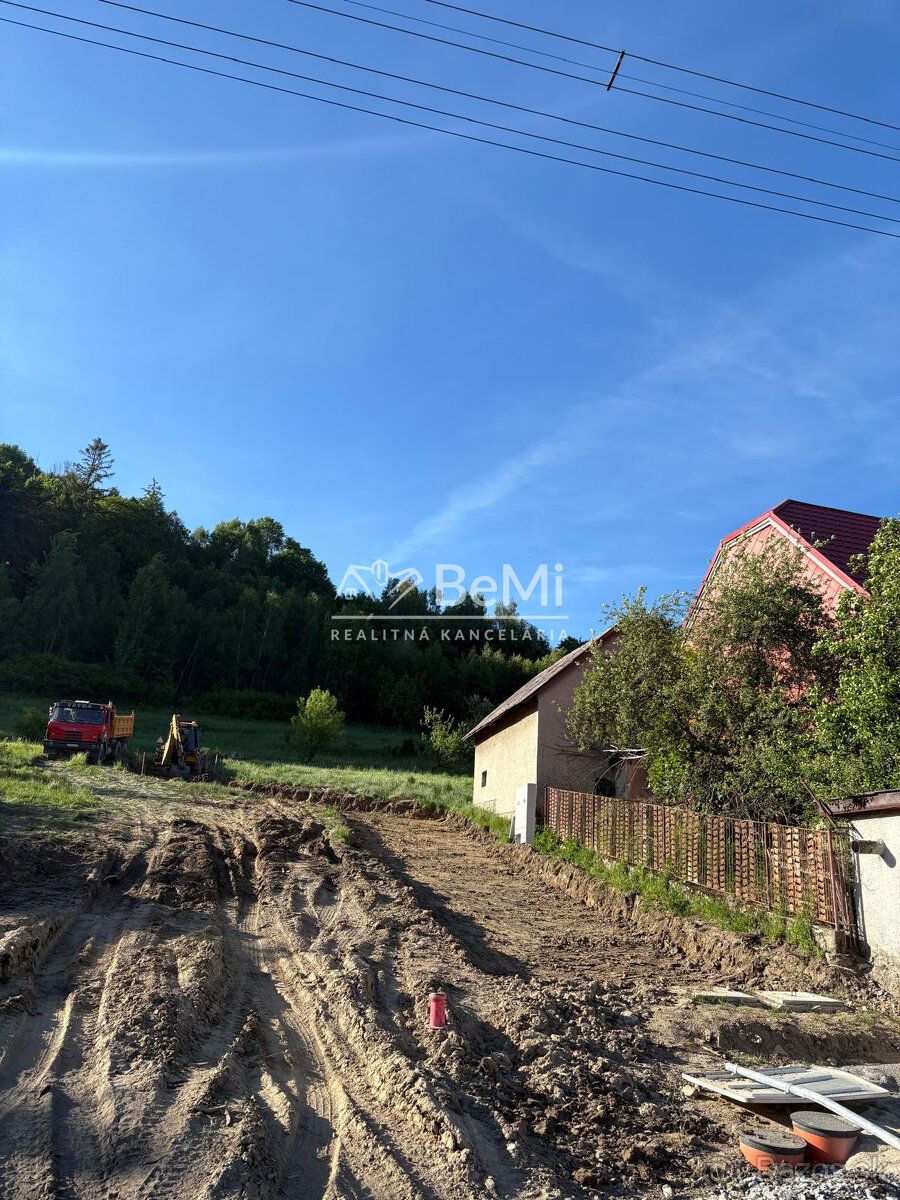 Typ: Pozemky - bývanie Ulica: Hlavná Obec: Skalité
(259-124-