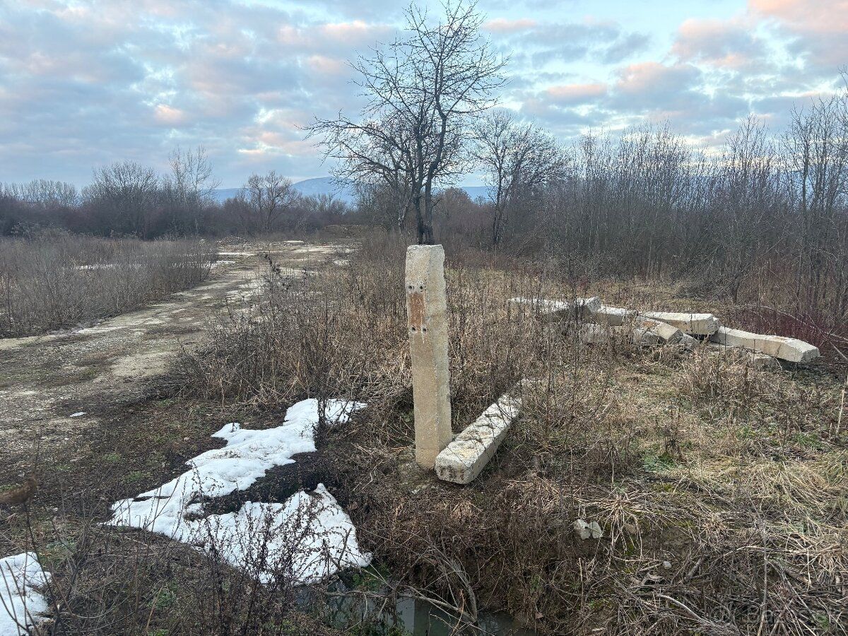 Dobry deň , dám do nájmu pozemok v obci Fekišovce.(na koci d