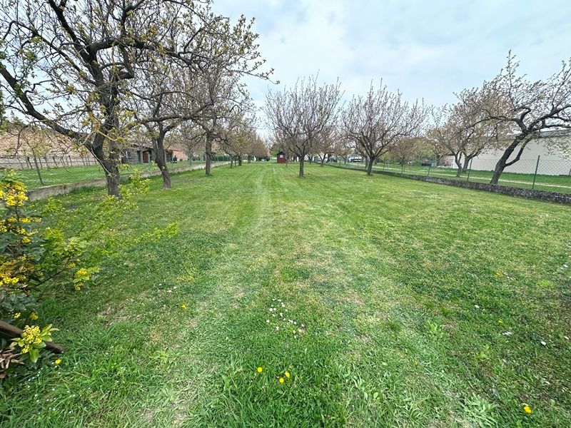 Ponúkame na predaj stavebný pozemok 1500 m2, šírka 16.5m, dĺ
