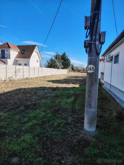 Na predaj je stavebný pozemok v obci Úľany nad Žitavou. Výme