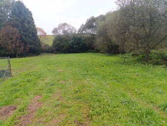 Ponúkame na predaj rovinatý pozemok o výmere 1 173 m², ktorý