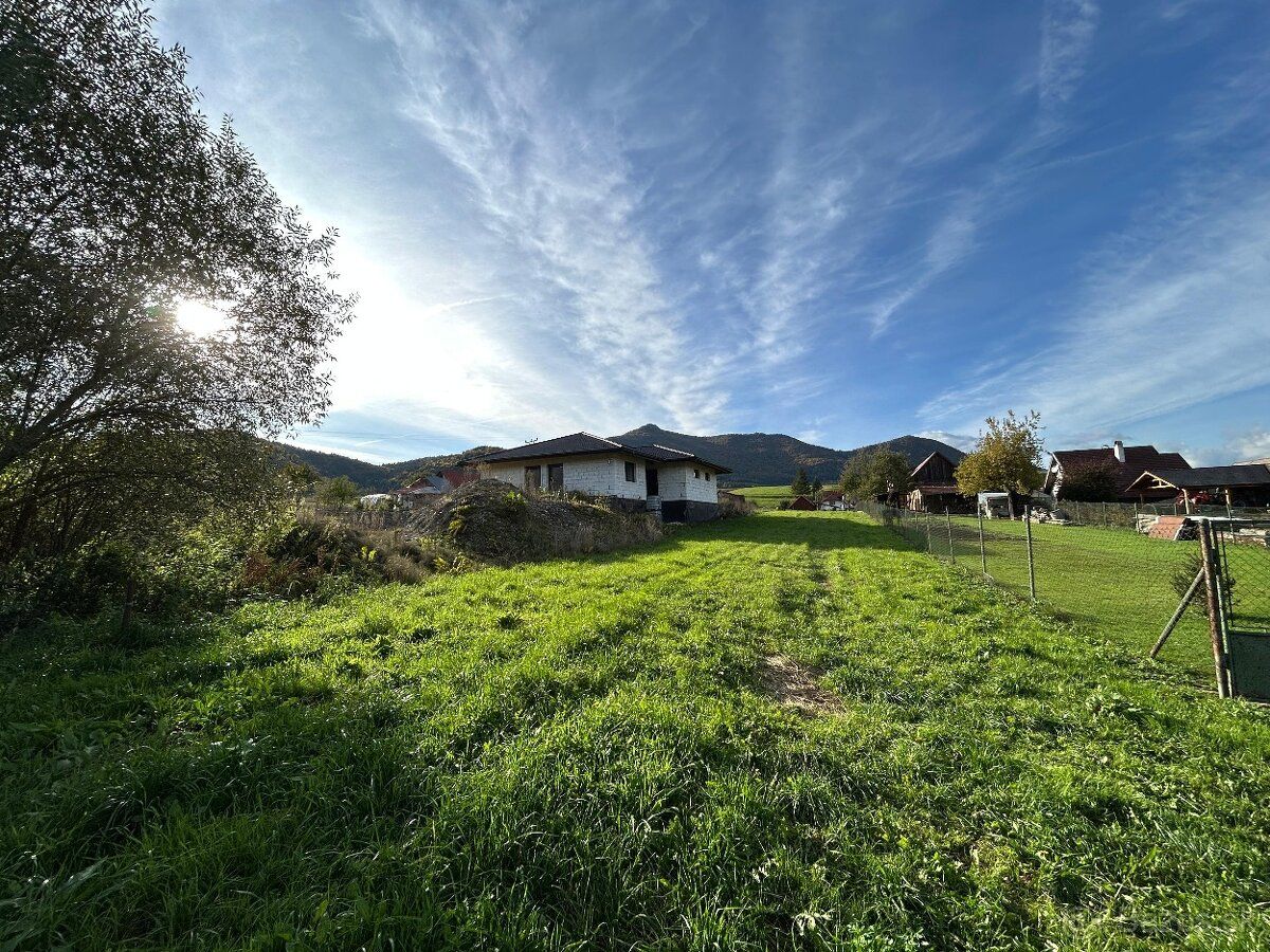 Ponúkame na predaj rovinatý pozemok o výmere 1 173 m², ktorý