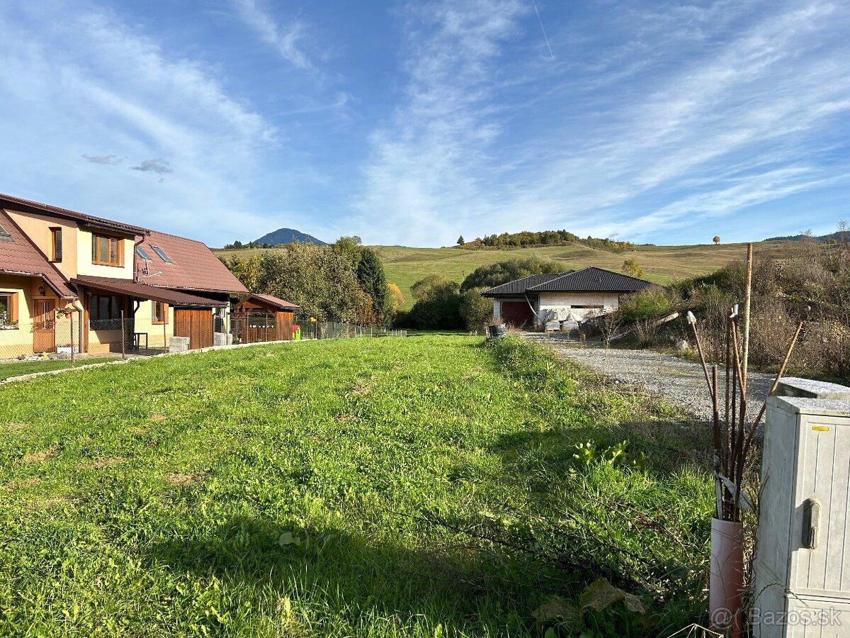Ponúkame na predaj rovinatý pozemok o výmere 1 173 m², ktorý