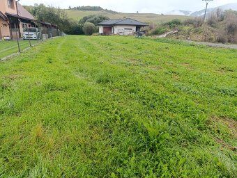 Ponúkame na predaj rovinatý pozemok o výmere 1 173 m², ktorý