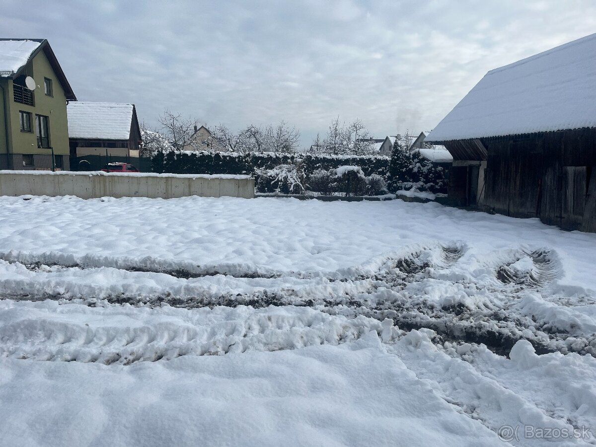 Vo výhradnom zastúpení klienta Vám ponúkame na predaj pozemo