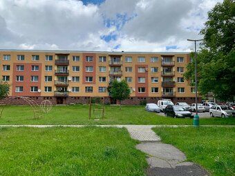 Ponúkam na predaj 3-izbový veľmi slnečný byt na 3. poschodí 