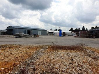Typ: Komerčná zóna Ulica: Trenčianska Obec: Nové Mesto nad V
